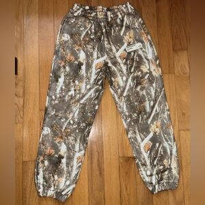 Comfrt Adirondack Camo Sweatpants in Size M